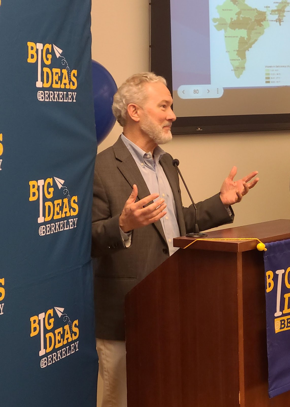 Rick Lyons honors two teams of undergraduate students with the Berkeley Changemaker award