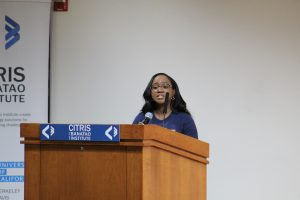 MBA student Kerisha Burke pitches Scholarly Loop. (Sam Goldman photo)