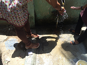 A woman in Chennai washes her hands with water from a groundwater pump commonly used in India. © Hygiene Heroes, 2015