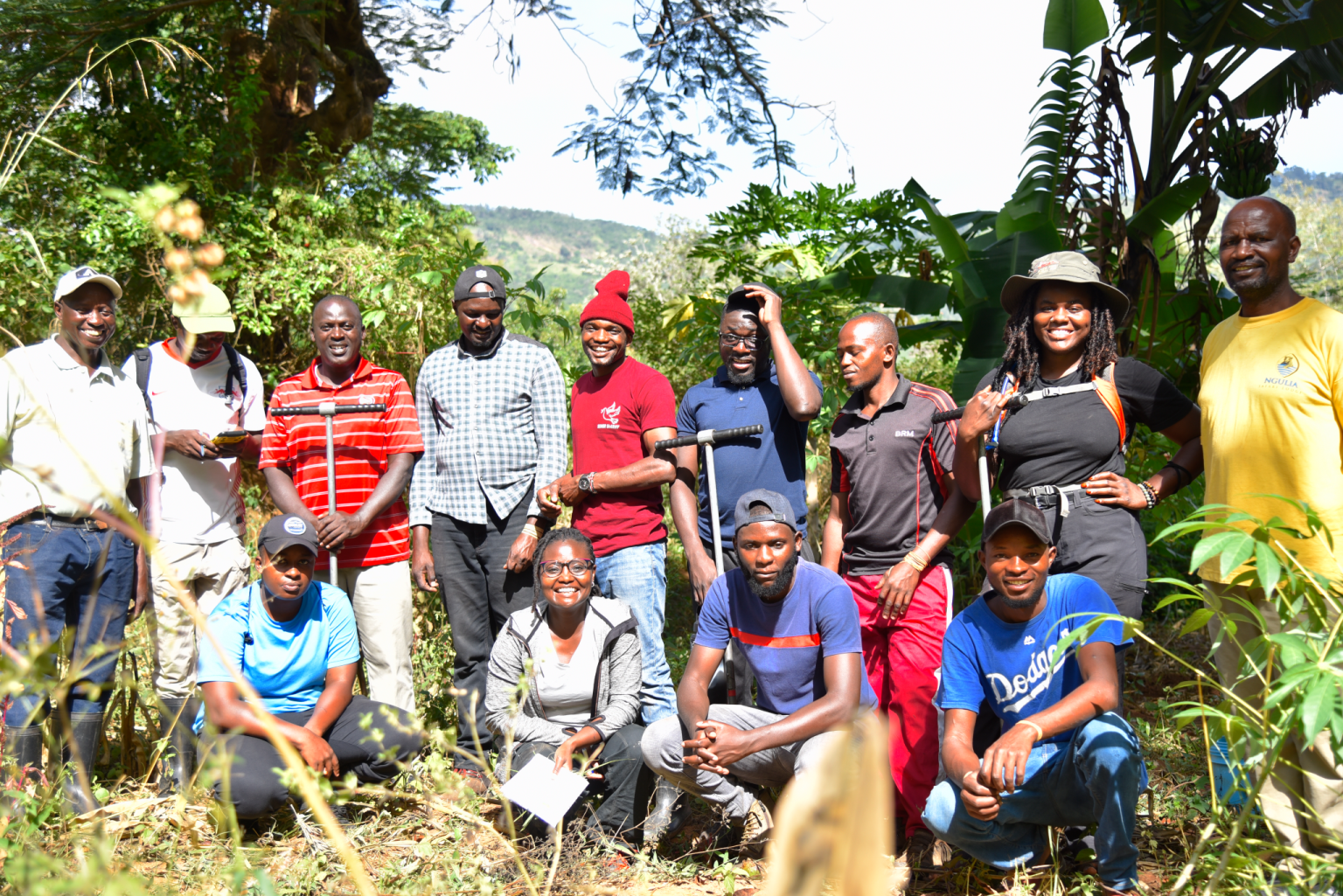 A group of 13 people including Soliver Ché Fusi.